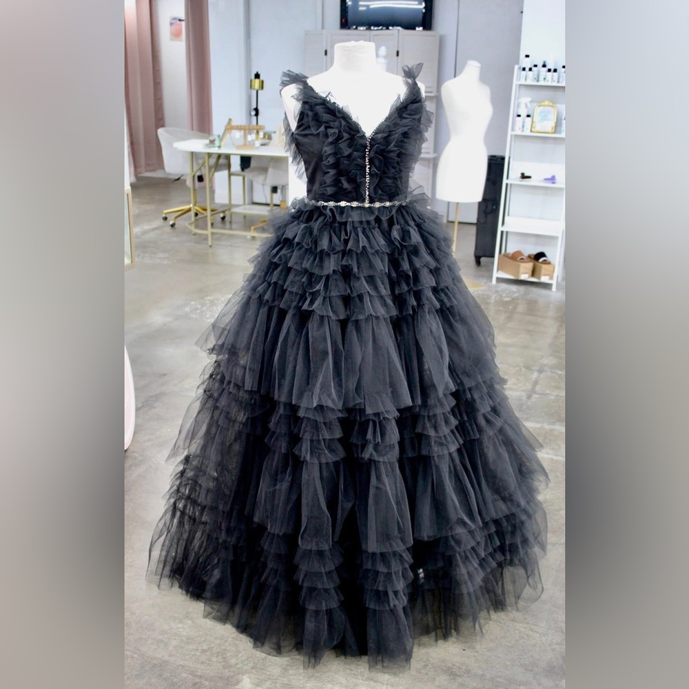 Elegant Black Ruffled Prom Dress